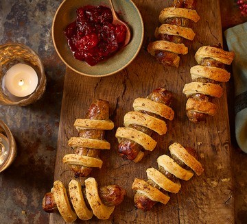 Vegan sausages in blankets