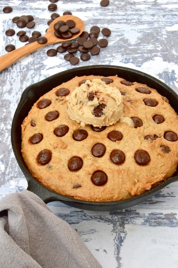 Vegan skillet chocolate chip cookie