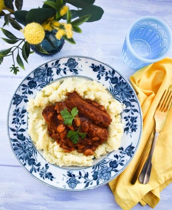 Vegan slow cooker sausage stew with white beans & peppers
