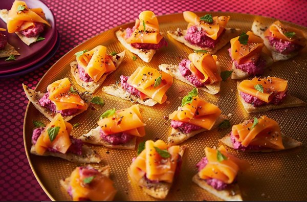 Vegan smoked salmon-style pitta bites