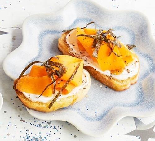 Vegan 'smoked salmon' toasts