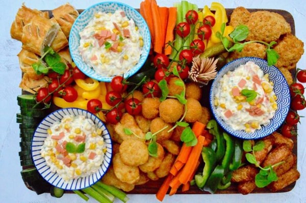 Vegan smoky ham dip