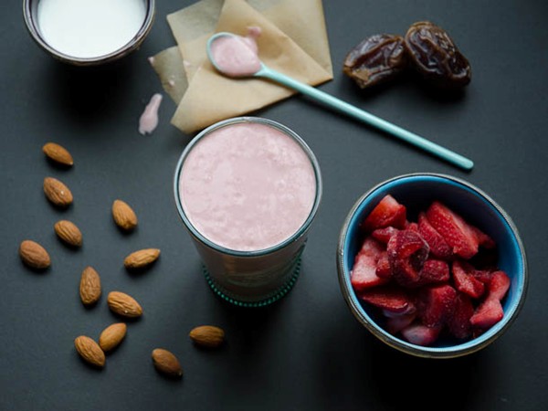 Vegan strawberry shortcake smoothie