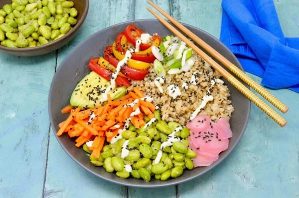 Vegan sushi bowl with garlic, ginger & chilli edamame