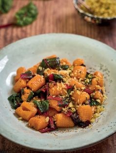 Vegan sweet potato gnocchi with chard and nutmeg (Gnocchi vegani di patate dolci con bietoline e noce moscata)