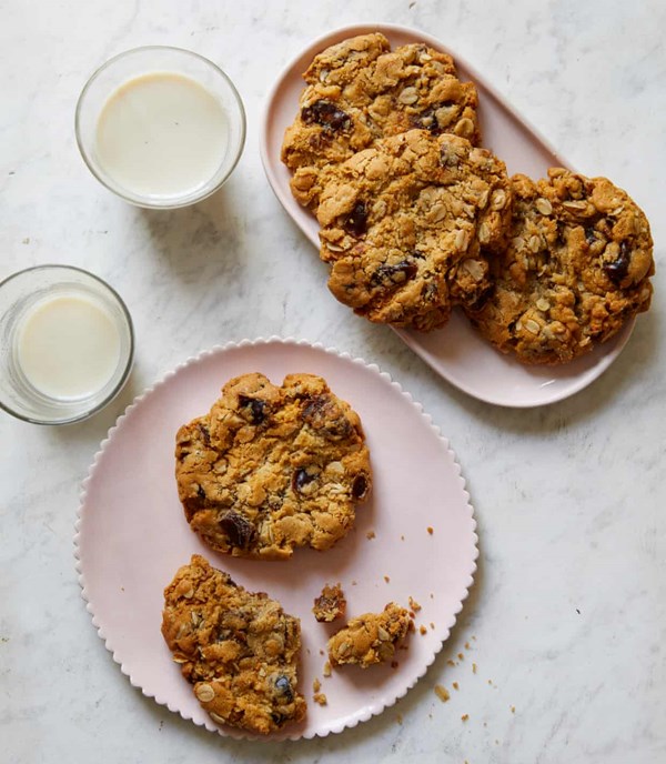 Vegan tahini and date cookies