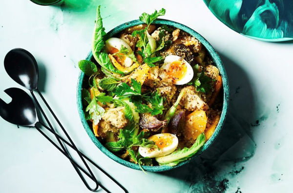 Vegetable and quinoa bowl with roasted garlic dressing
