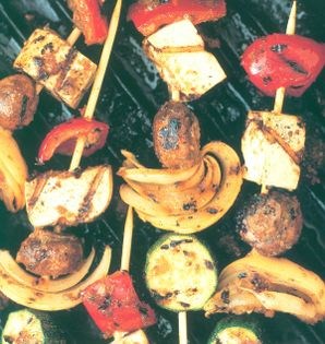 Vegetable brochettes with tofu and cinnamon