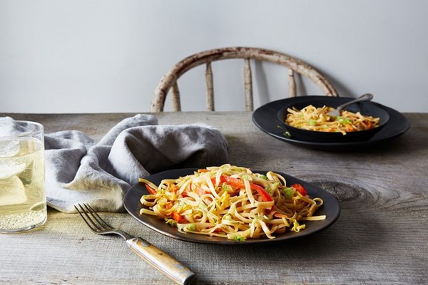Vegetable hakka noodles