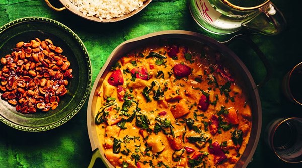 Vegetable peanut curry with sticky rice