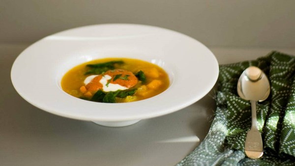 Vegetable soup with spicy roasted capsicum paste