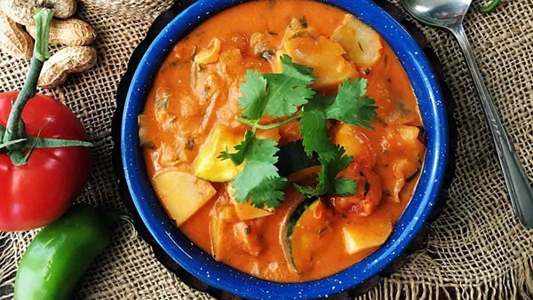 Vegetable stew in a spicy peanut sauce