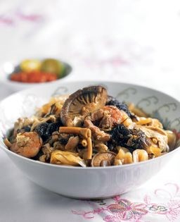 Vegetable stew with sliced pork and prawns [shrimps] (Chap chai)
