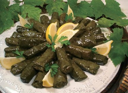 Vegetable-stuffed grape leaves (Warac inab bi zeyt)