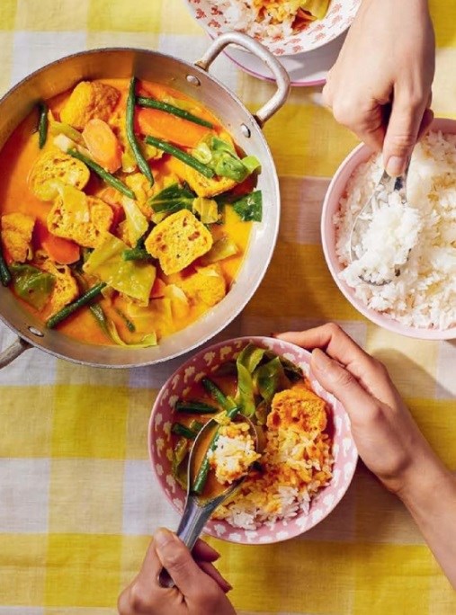 Vegetables and tofu puffs in coconut milk