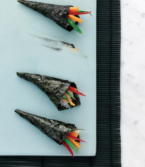 Vegetarian hand-rolled maki (Temaki)