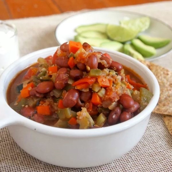 Vegetarian pichuberry and quinoa chili