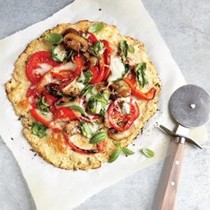 Veggie pizza with cauliflower crust