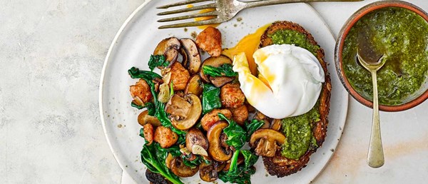 Veggie sausage, spinach and mushroom fry with pesto toast