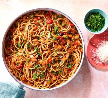 Veggie spaghetti puttanesca