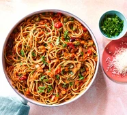 Veggie spaghetti puttanesca