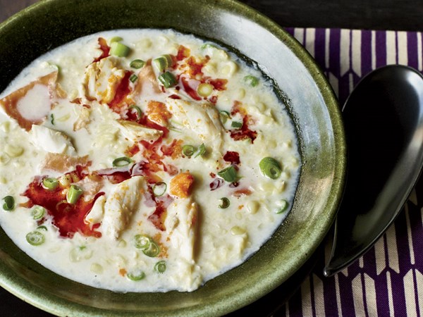 Velvet corn soup with crab and ham