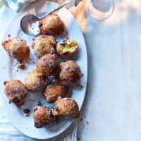 Venetian doughnuts (Fritole)
