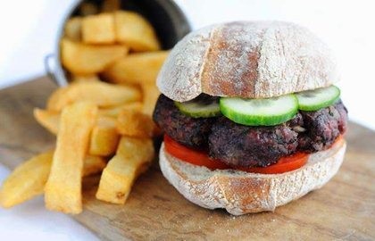 Venison burger with homemade chips
