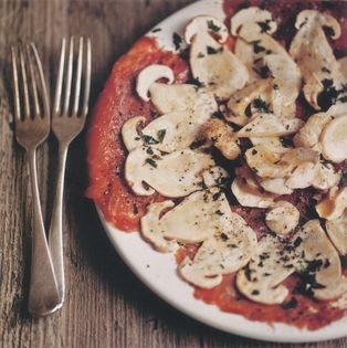Venison carpaccio with raw ceps (Carpaccio di cervo con porcini)