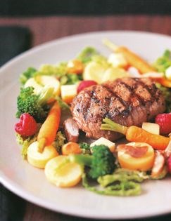 Venison fillet with autumnal fruits (Lomo de ciervo o corzo con frutas otoñales)