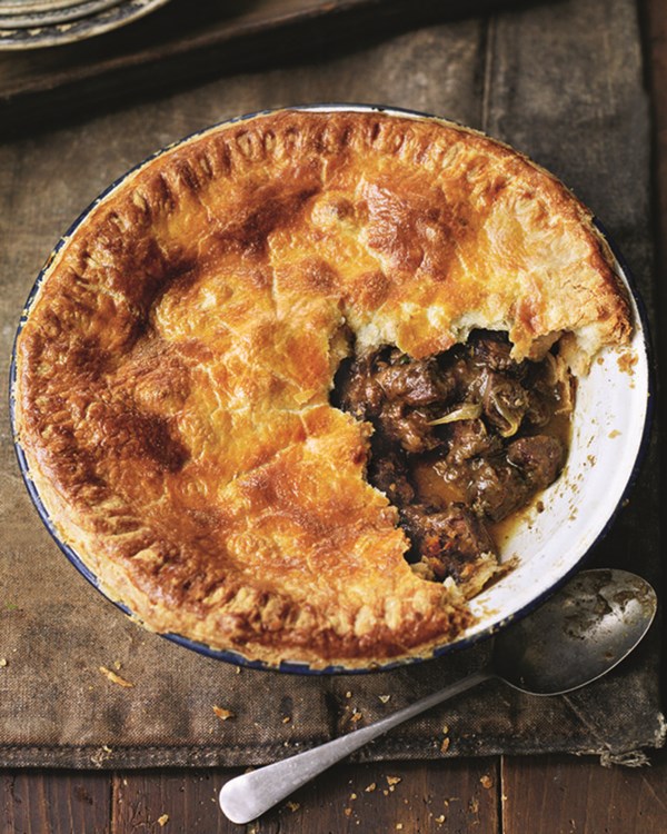 Venison, onion and red wine pie
