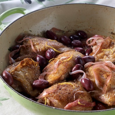 Vermouth-braised chicken with black olives and prosciutto