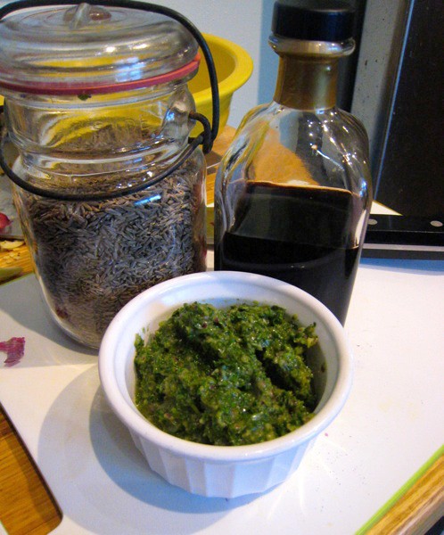 Versatile green herb sauce