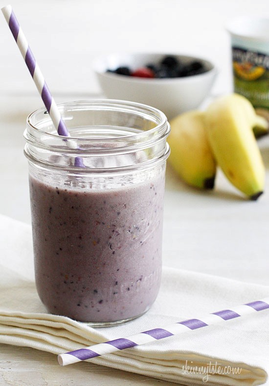 Very berry banana fro yo shake