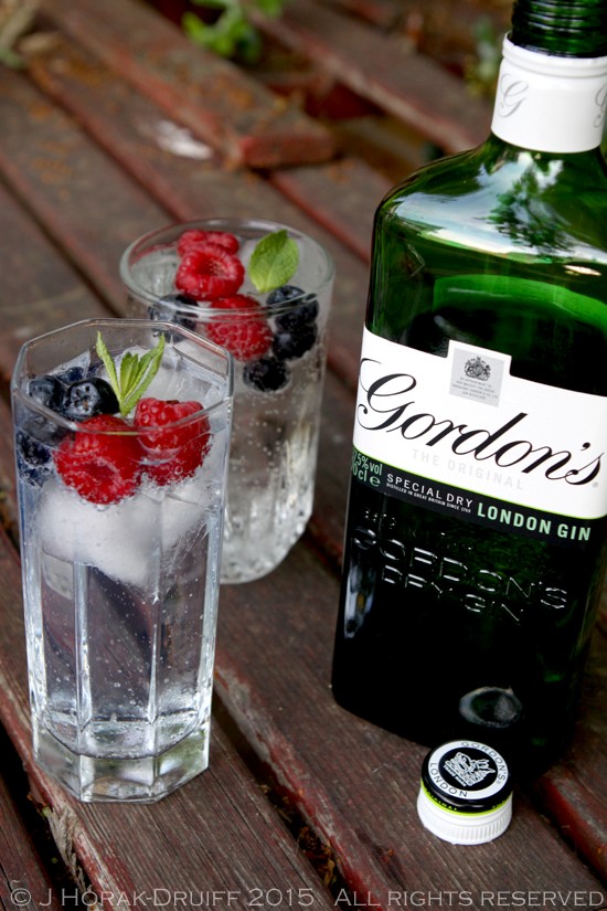 Very berry gin & tonics