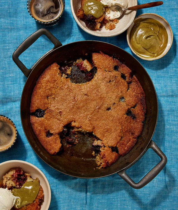 Very easy cherry cake with pistachio cream