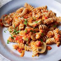 Very veggie pasta with mushrooms