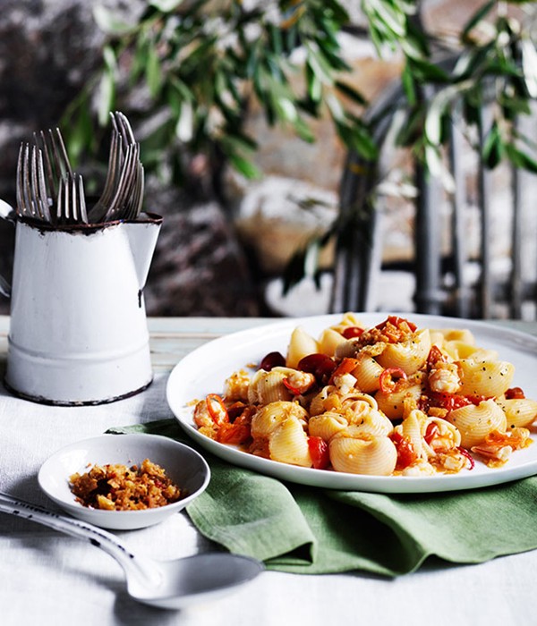 Vesuvio with prawns, white wine and tomato