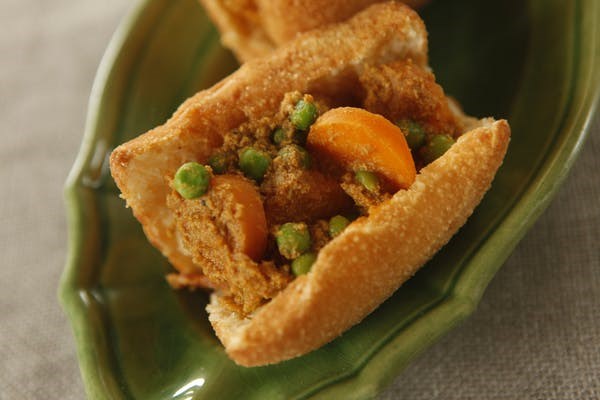 Vetkoek curry filling