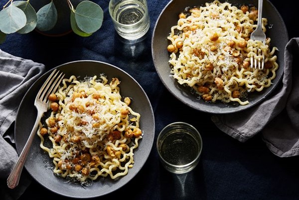 Vicky Bennison's 'cupboard is bare' pasta & chickpeas