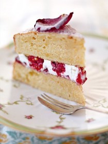 Victoria sponge cake with raspberries and rosewater