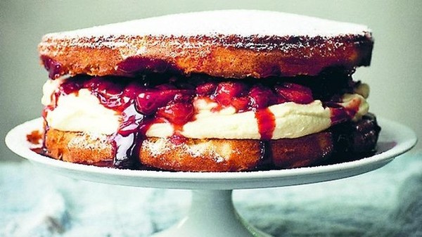 Victoria sponge with limoncello and balsamic strawberries