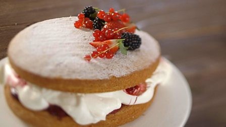 Victoria sponge with mixed berries
