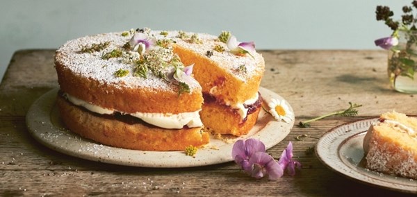 Victoria sponge with raspberry and elderflower jam and cream