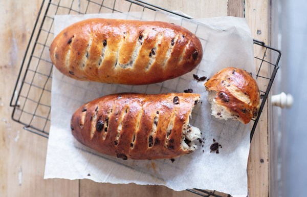 Vienna bread with chocolate chips (Baguettes Viennoises aux pépites de chocolat)