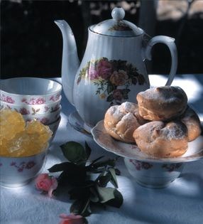 Viennese cream puffs with rose water