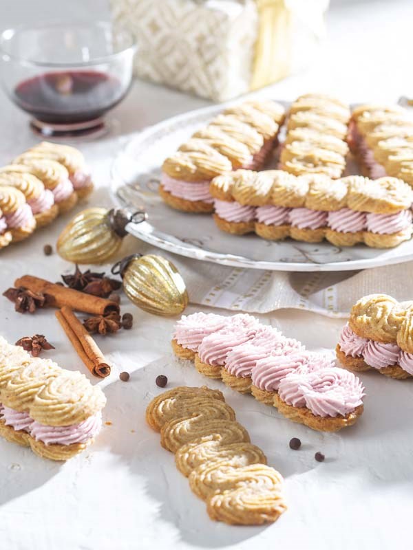 Viennese sandwich cookies [cherry-Port buttercream]