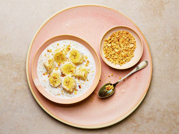 Vietnamese banana, tapioca, and coconut milk dessert (Chè chuối)