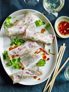 Vietnamese chicken & pomegranate seed wraps with sweet chilli sauce