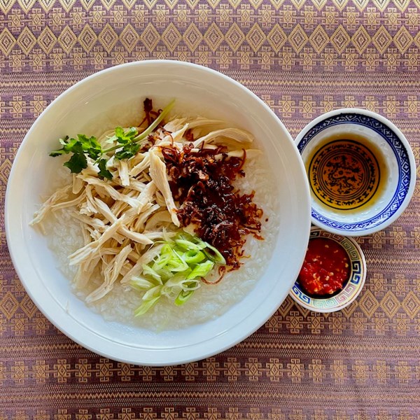 Vietnamese chicken rice soup (Cháo gà)